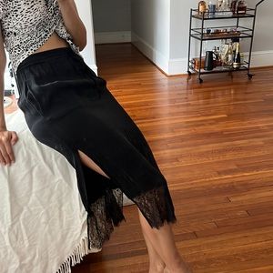 Skirt with slits and lace